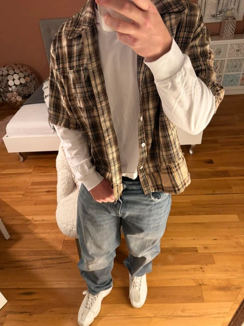 A man taking a selfie with his cell phone.